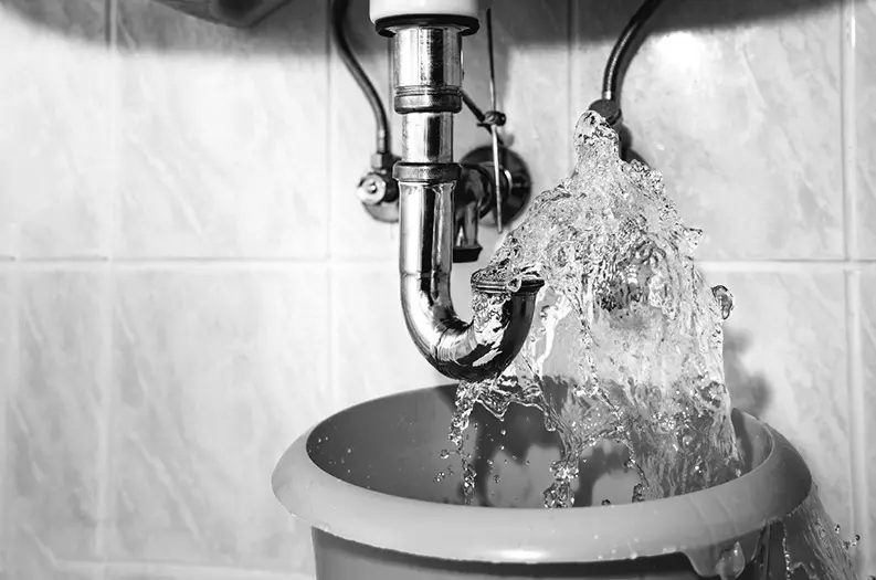 Top 5 Emergency Plumbing Issues and How to Temporarily Fix Them Before Help Arrives